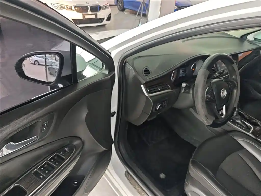 Buick Verano 2018 Sedan 20T Dual Clutch Leading фото 16