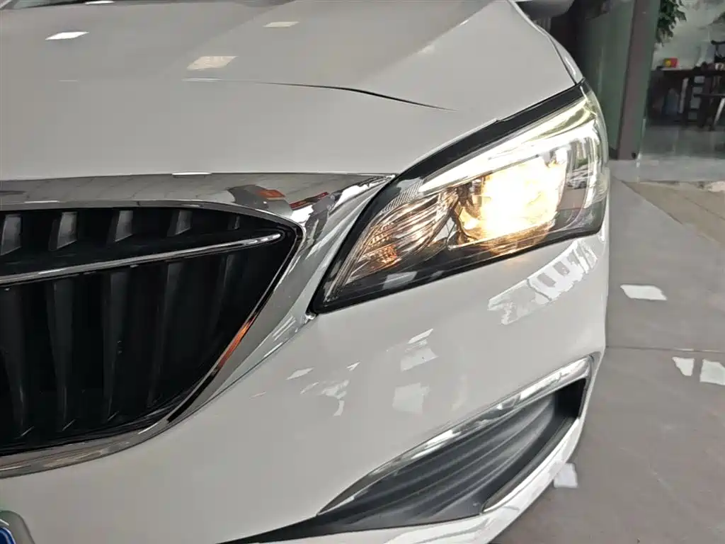 Buick Verano 2018 Sedan 20T Dual Clutch Leading фото 24