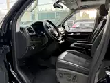 Photo 8 - Volkswagen Multivan