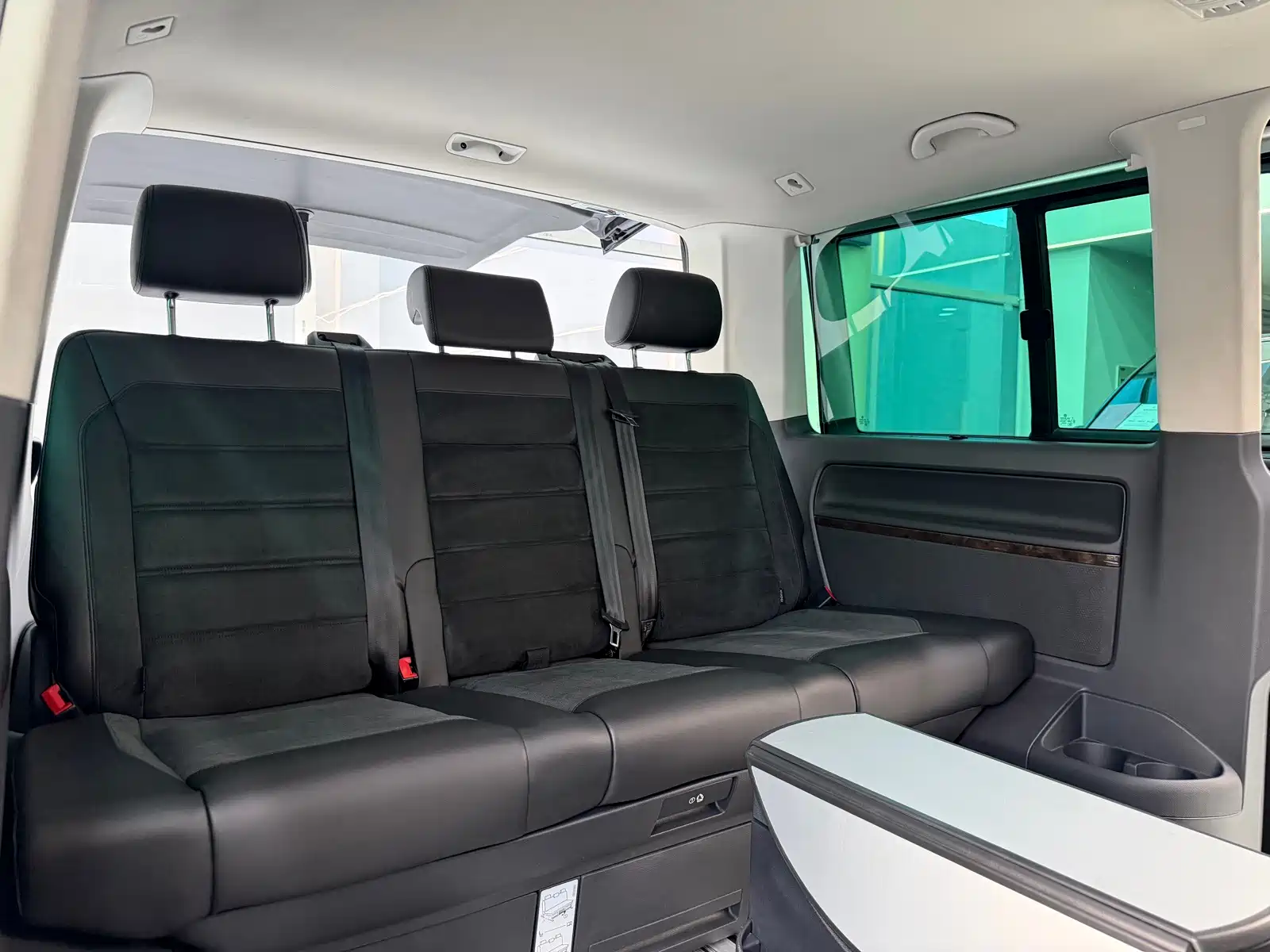 Photo 19 - Volkswagen Multivan