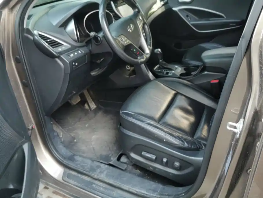 Фото 9 - Hyundai Santa Fe