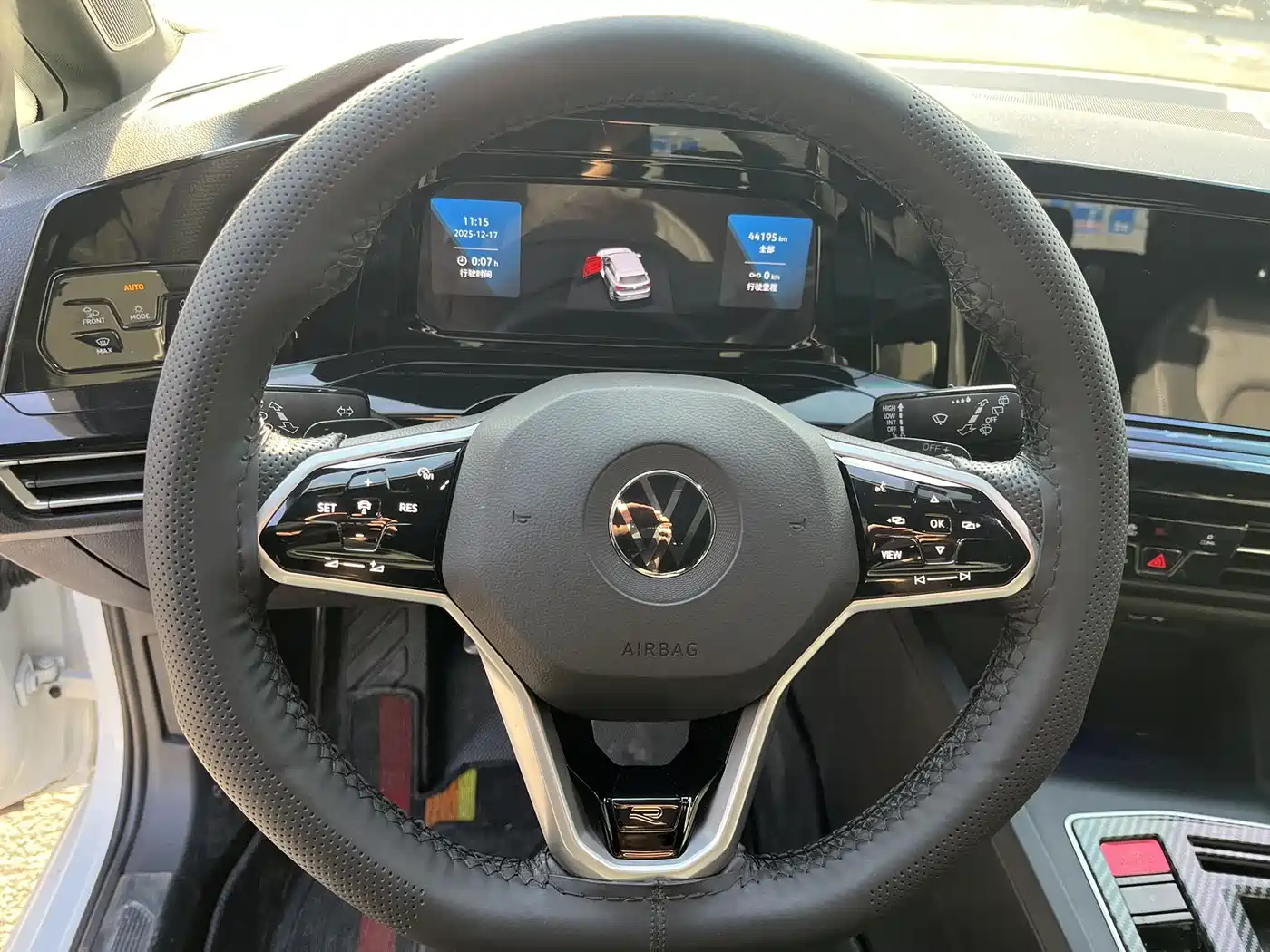 VOLKSWAGEN GOLF