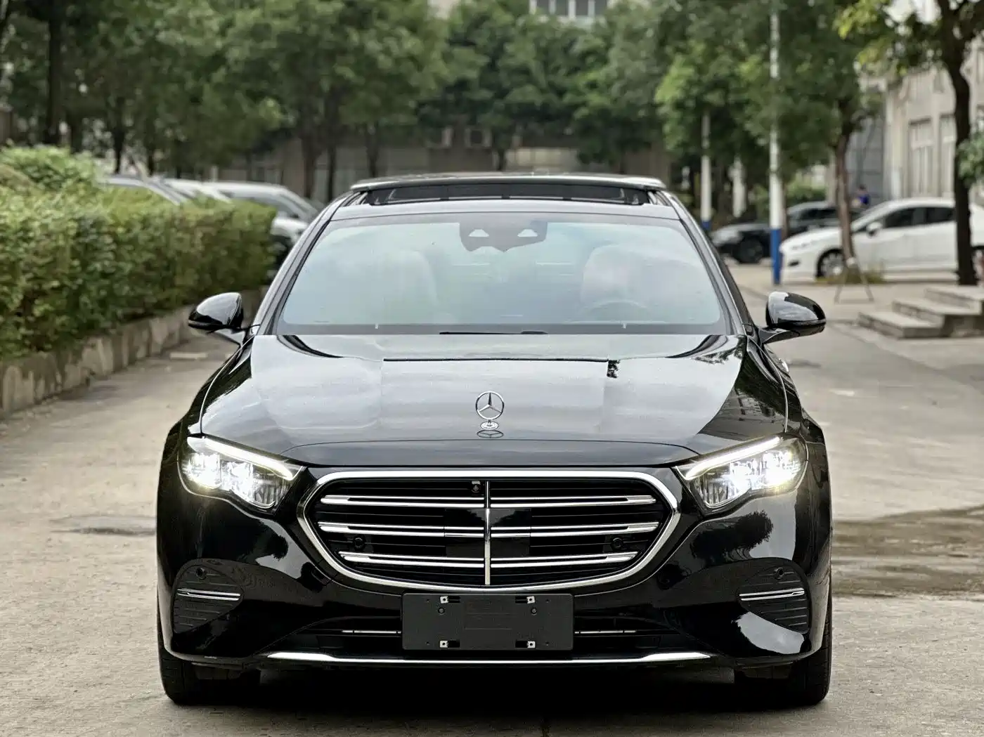 Mercedes-Benz E-Class 2024 E 300 L Fashion фото 2