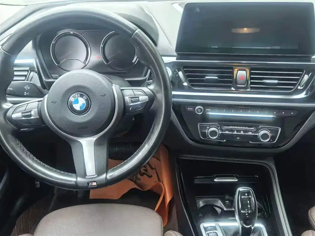 BMW 1 Series 2021 120i M Sport Shadow Edition фото 4