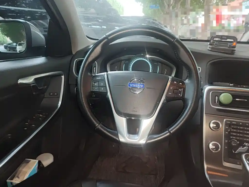 Фото 3 - Volvo S60