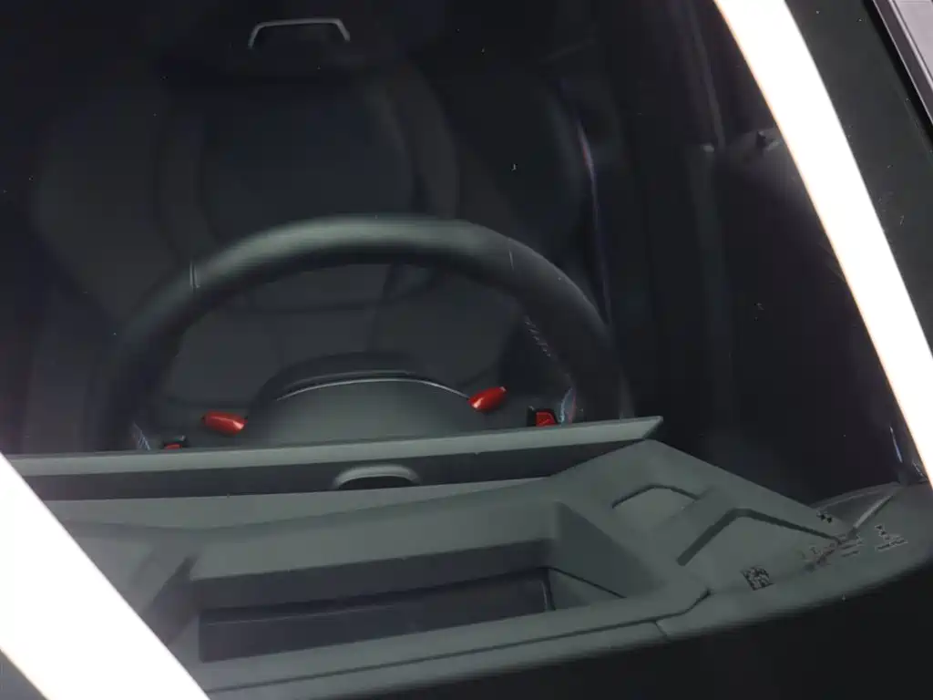 BMW XM 2023 50e фото 35