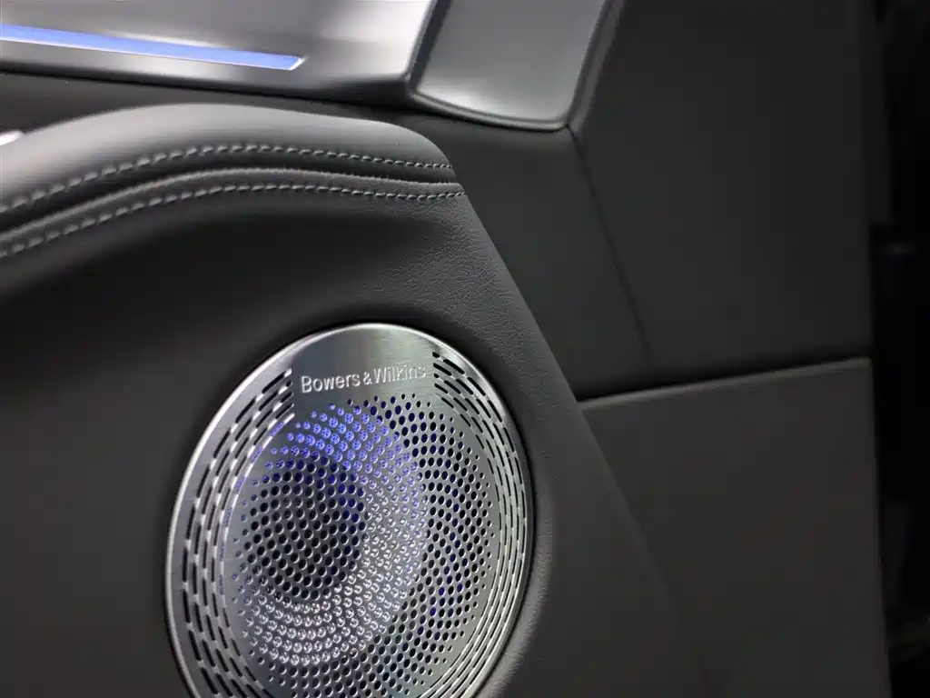 BMW XM 2023 50e фото 7