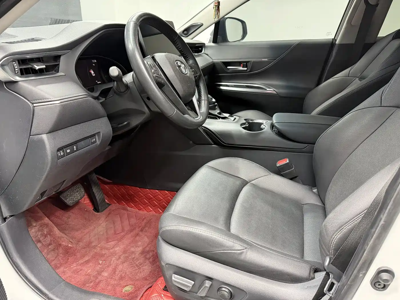 Toyota Venza 2022 Dual Engine 2.5L CVT 2WD Premium фото 5