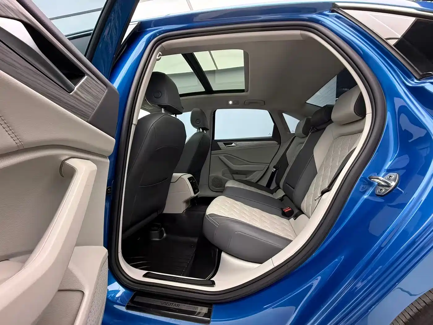 Volkswagen Sagitar 2023 Model Year 280TSI DSG Surpass Edition фото 10