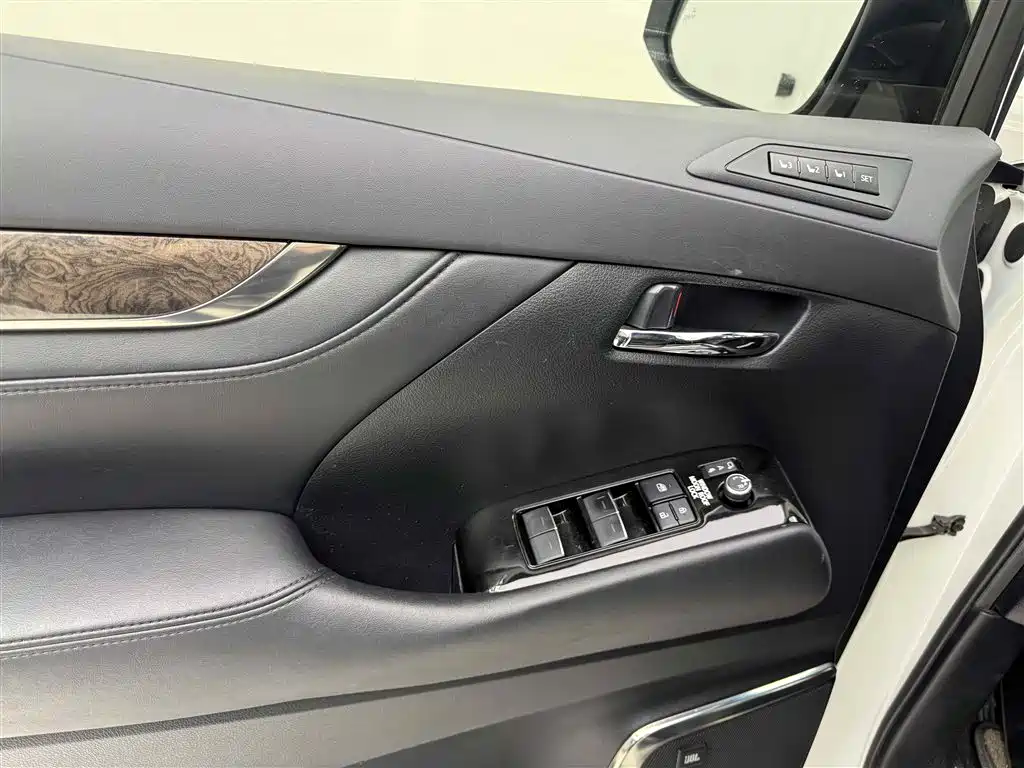 Toyota Alphard 2021 Hybrid 2.5L Premium фото 9