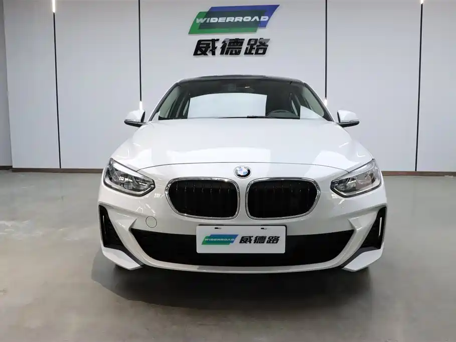BMW 1 Series 2023 120i M Sport фото 2