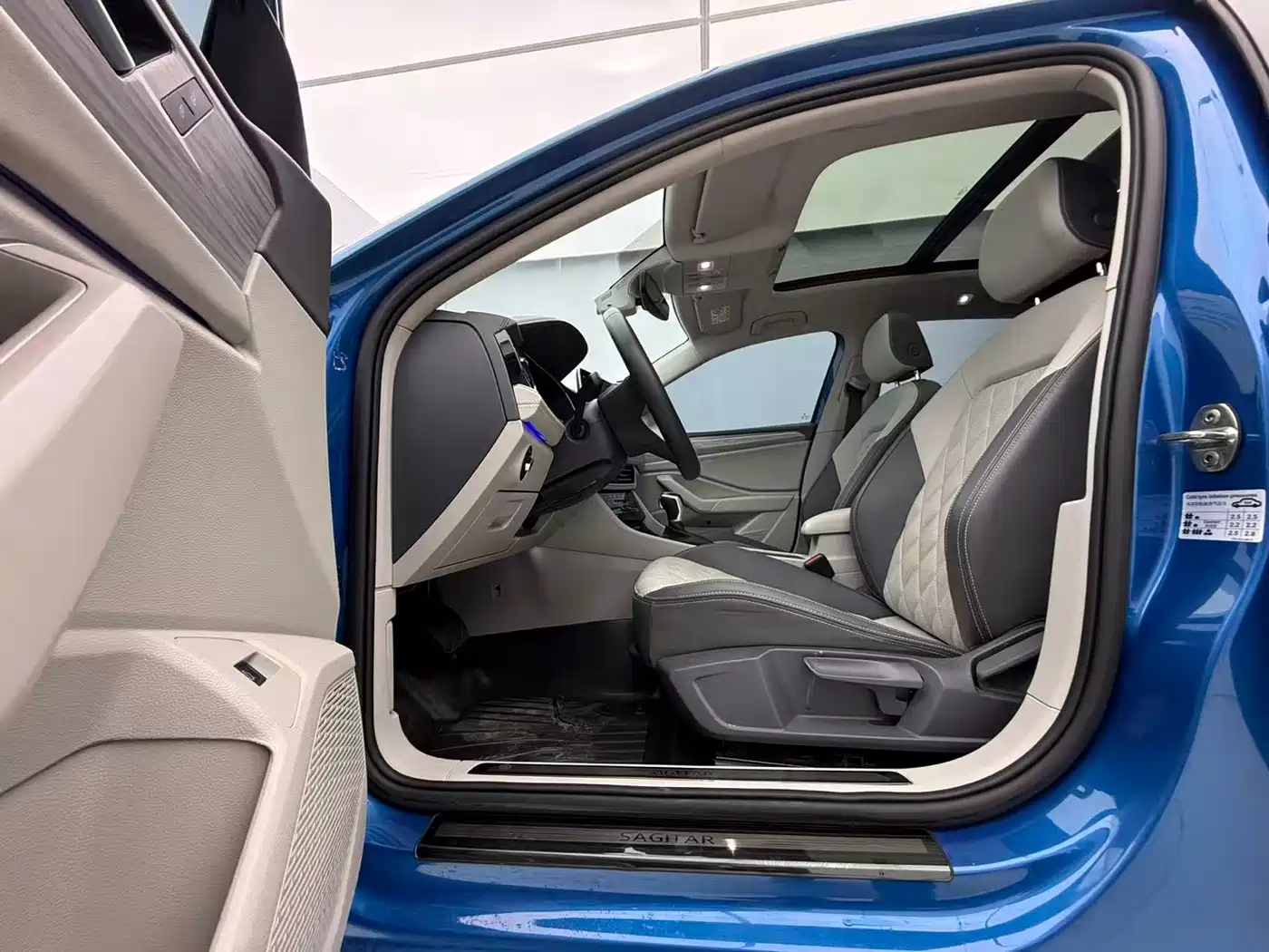 Volkswagen Sagitar 2023 Model Year 280TSI DSG Surpass Edition фото 19