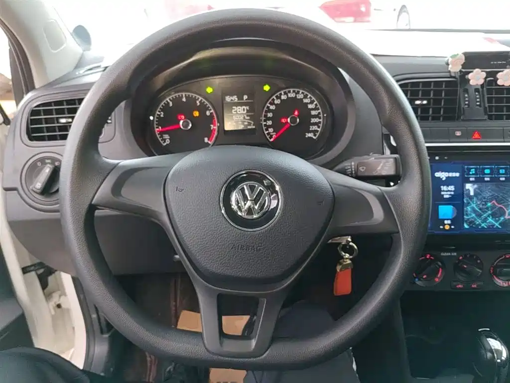 Volkswagen Polo 2016 1.4L Automatic Trend фото 11