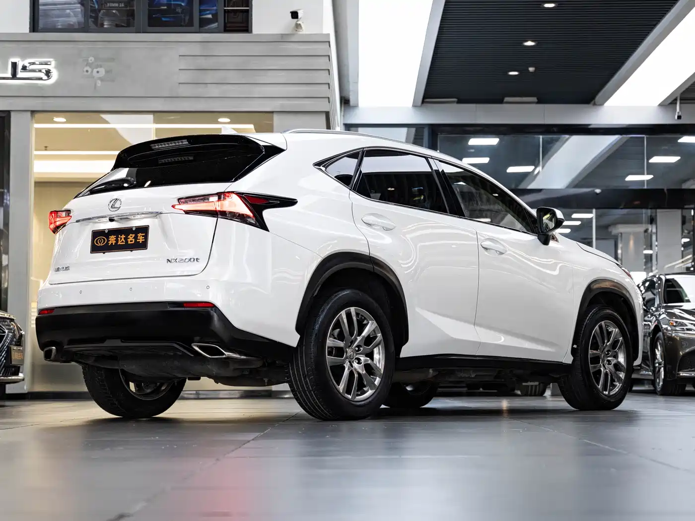 Lexus NX 2015 200t AWD F Sport фото 3