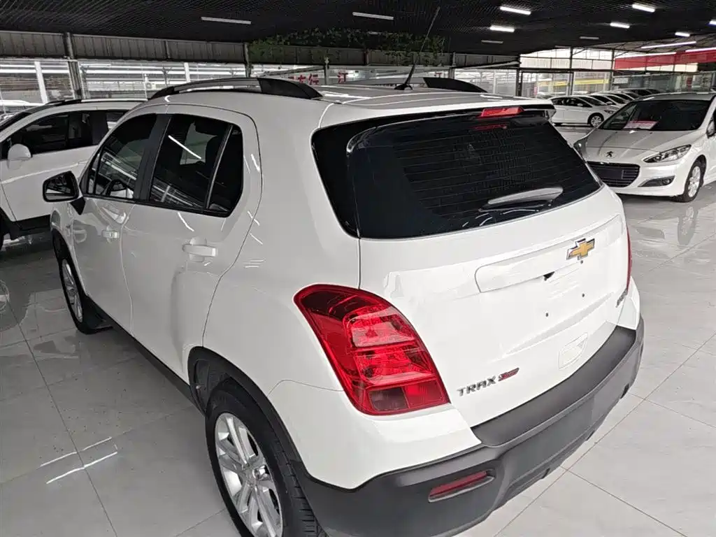 Chevrolet Trax 2016 1.4T Automatic 2WD Comfort Sunroof Edition фото 5