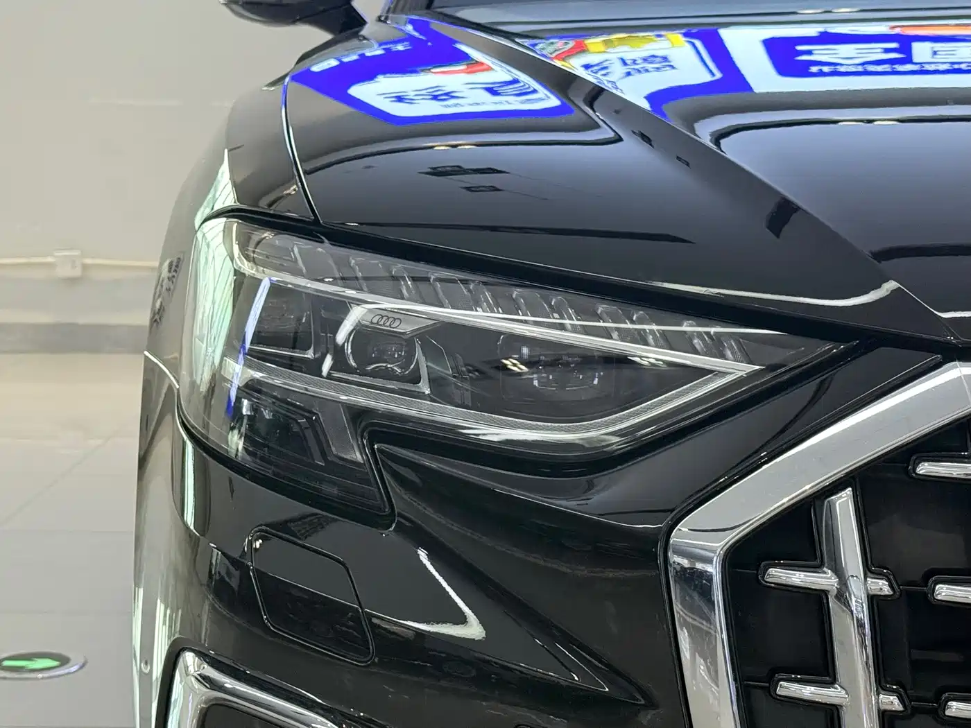 Photo 4 - Audi A8