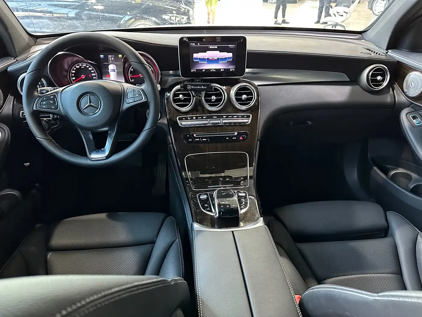 Mercedes-Benz GLC 2019 GLC 260 L 4MATIC Luxury фото 12