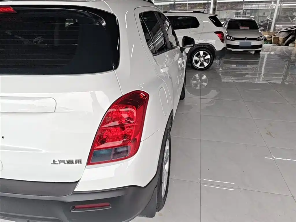 Chevrolet Trax 2016 1.4T Automatic 2WD Comfort Sunroof Edition фото 8