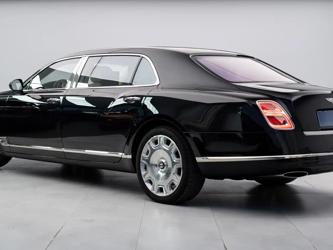 Bentley Mulsanne 2017 6.8T Long Wheelbase фото 17