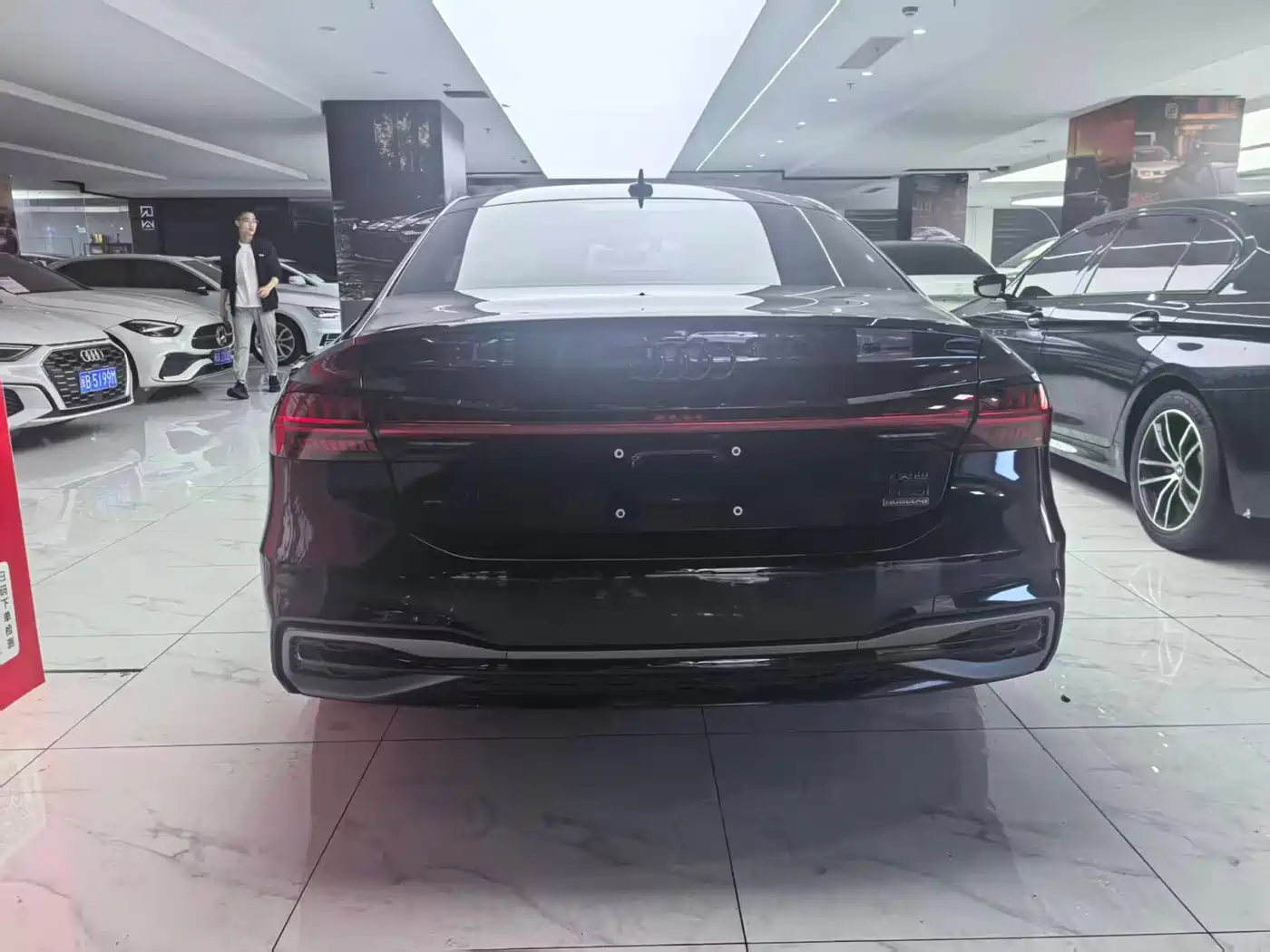 Audi A7L 2024 45 TFSI quattro S-line Black Warrior Edition фото 8