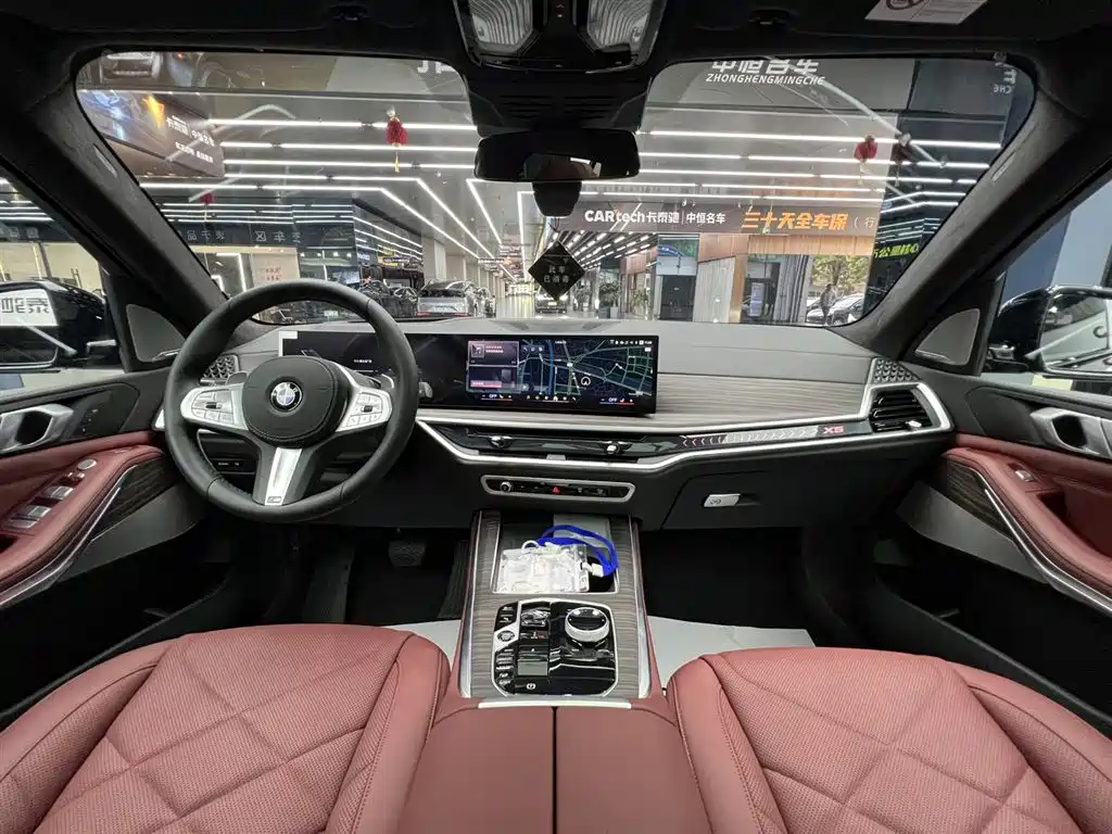 BMW X5 2025 Model xDrive 40Li M Sport Blackout Package фото 13