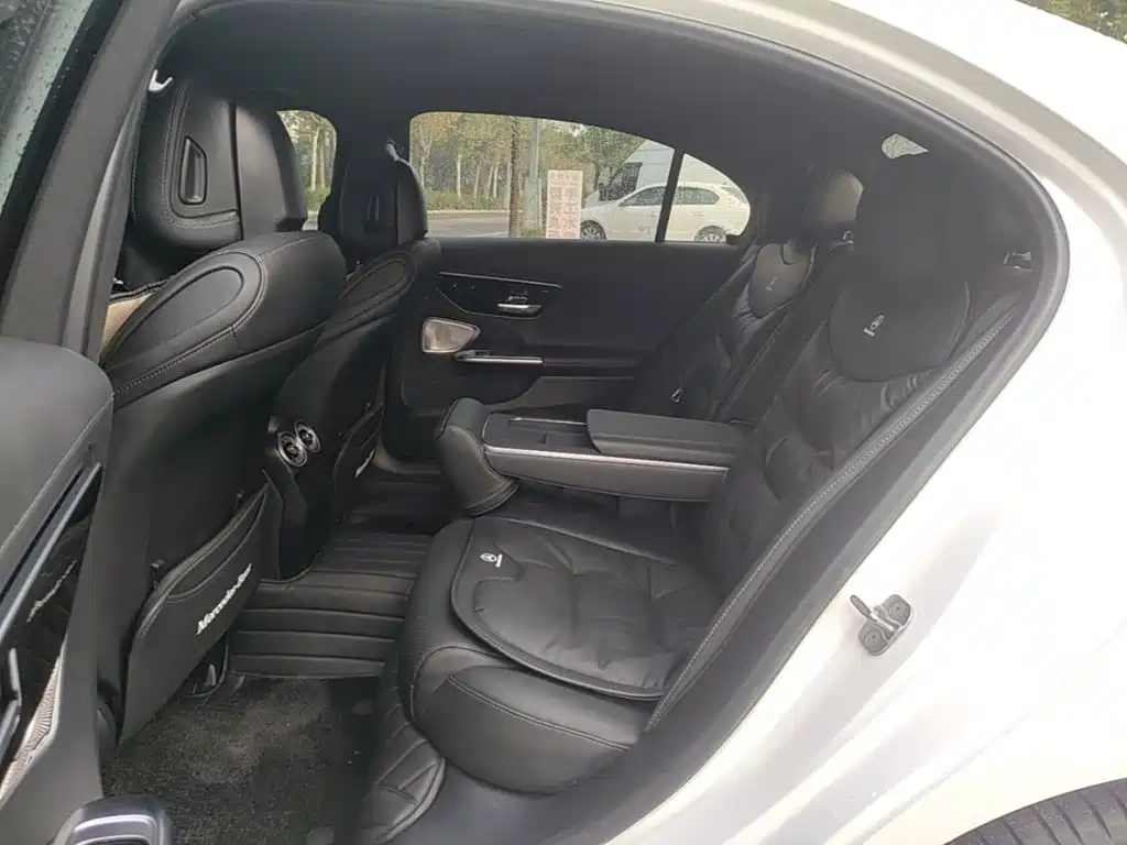 Photo 17 - Mercedes-Benz C-Class