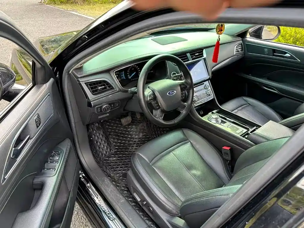 Фото 6 - Ford Taurus