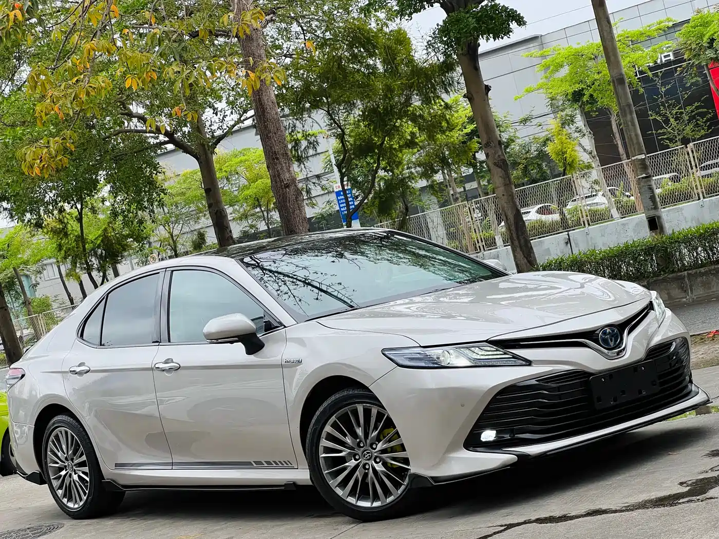 Toyota Camry 2019 Facelift Hybrid 2.5HG Luxury Edition фото 4