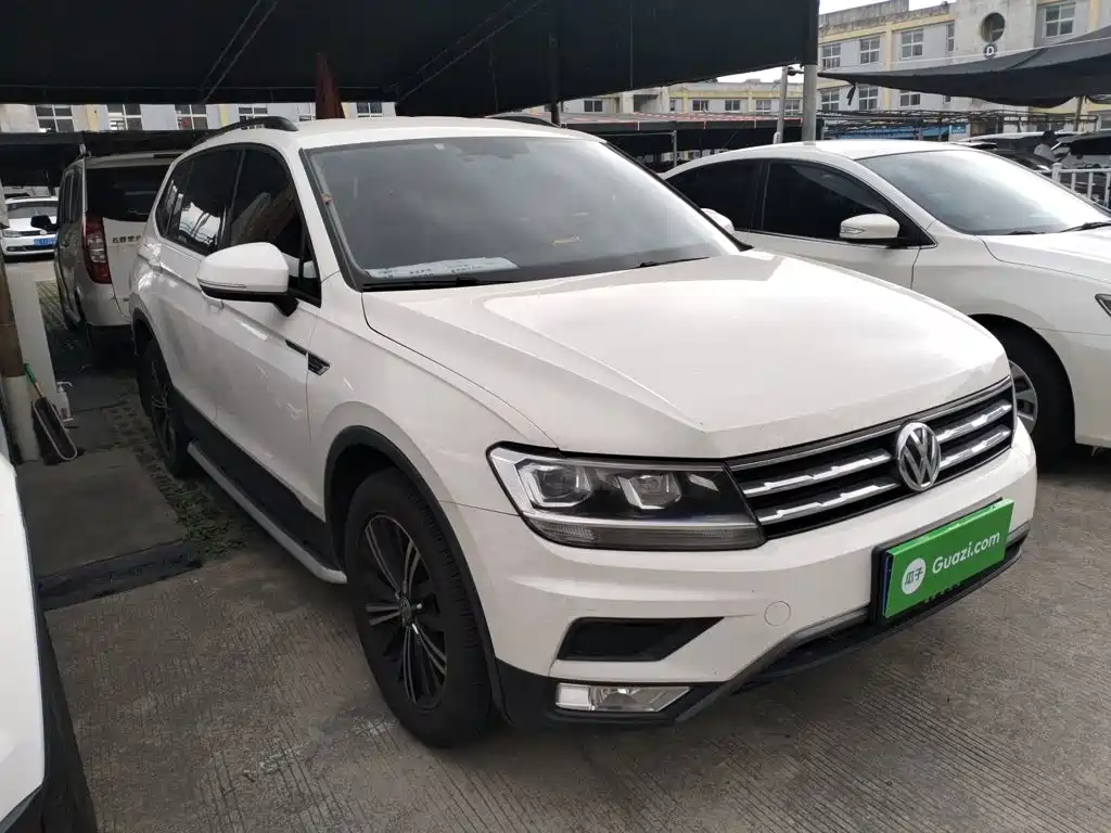 Фото 22 - Volkswagen Tiguan L