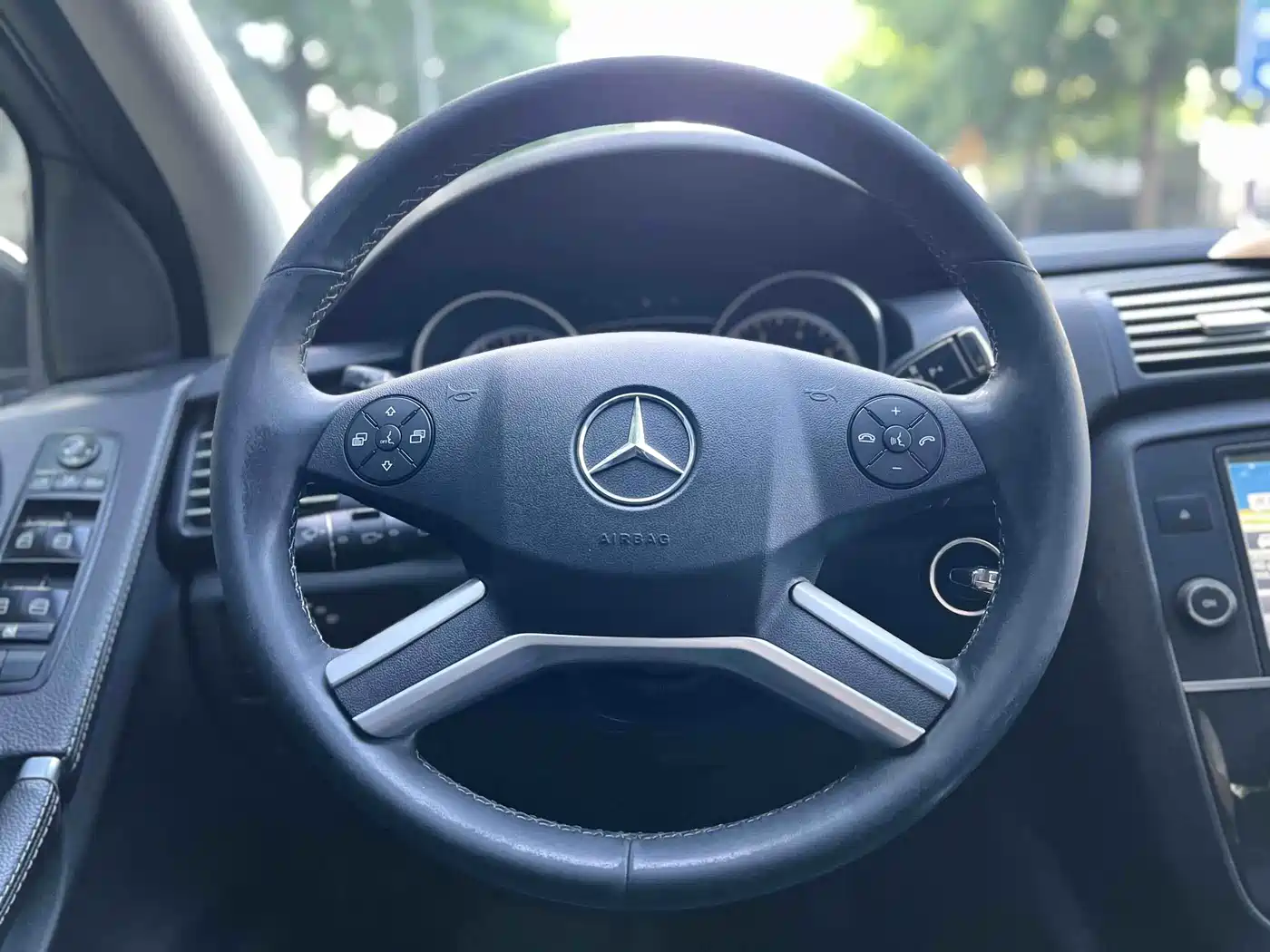 Mercedes-Benz R-Class 2017 R 320 4MATIC Business Collector's Edition фото 29