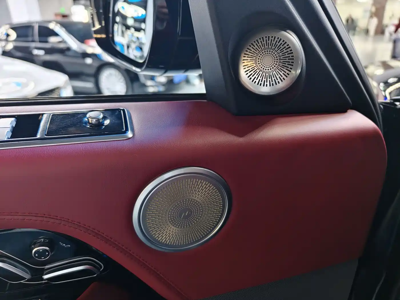 Land Rover Range Rover 2019 3.0 SC V6 Golden Age Edition фото 4