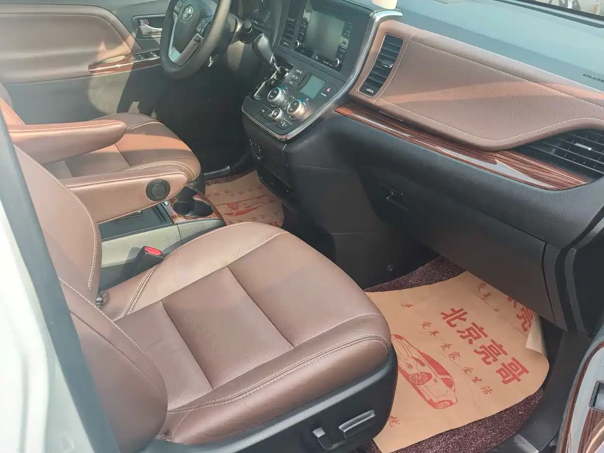 Toyota Sienna 2015 3.5L 4WD L фото 5