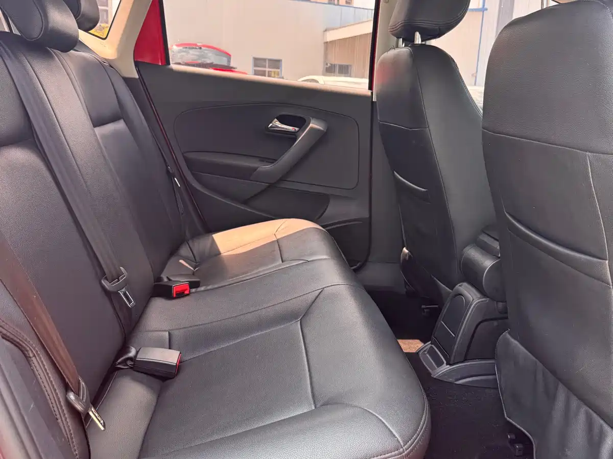 Volkswagen Polo 2014 1.6L Automatic Comfort Edition фото 10