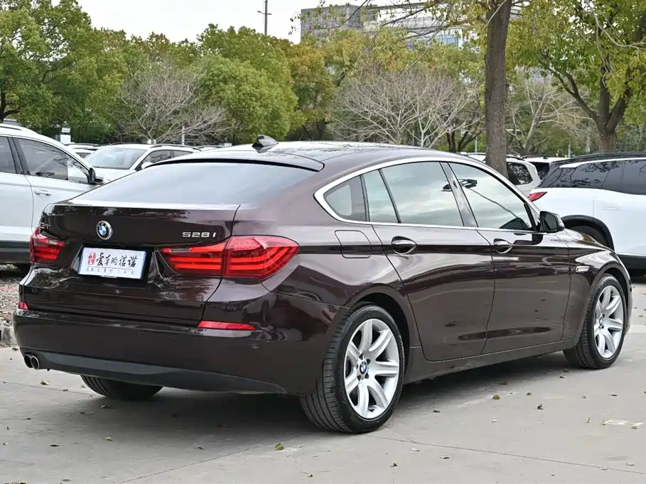 BMW 5 Series GT 2017 528i Leading Model фото 6