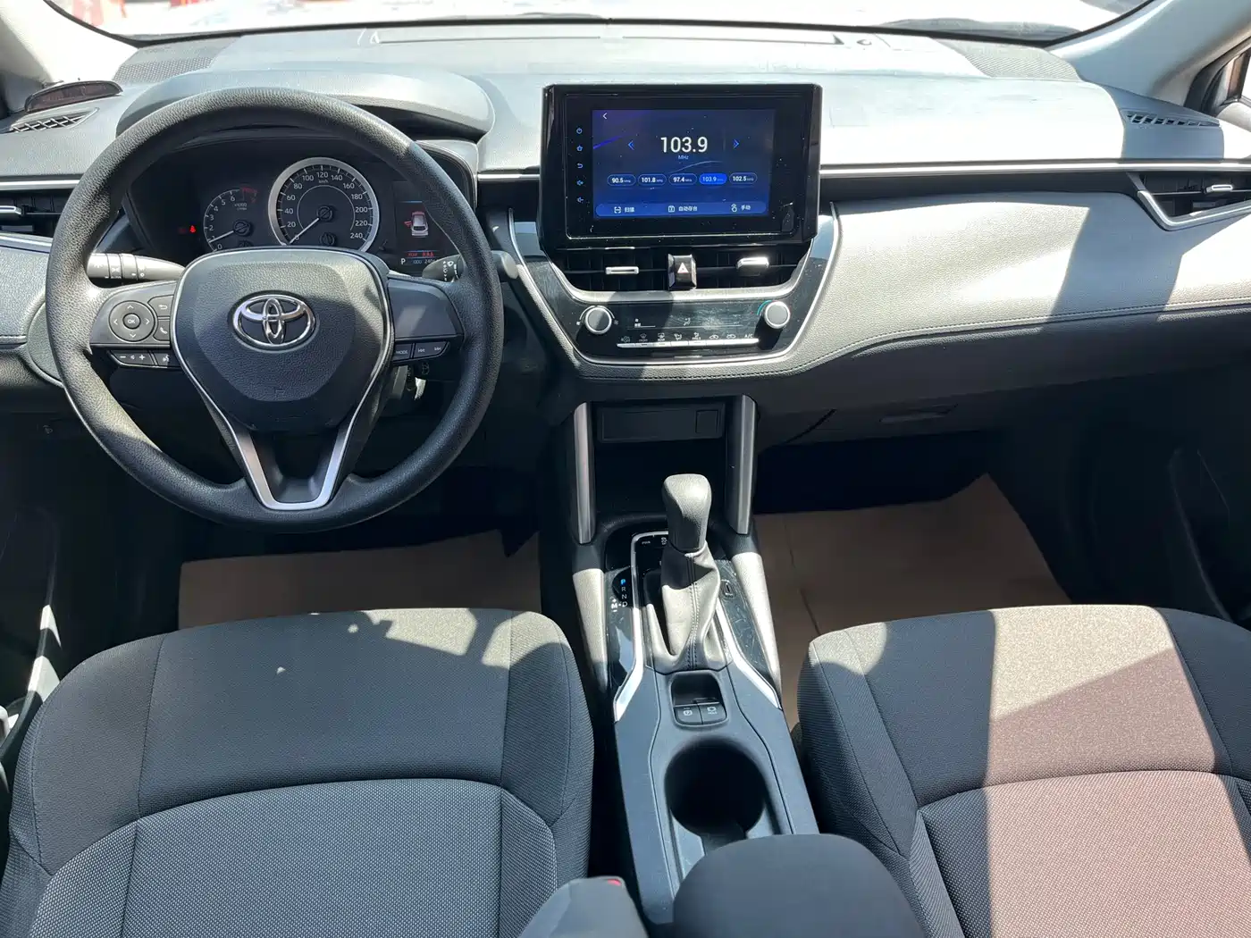 Toyota Frontlander 2022 2.0L CVT Elite фото 16
