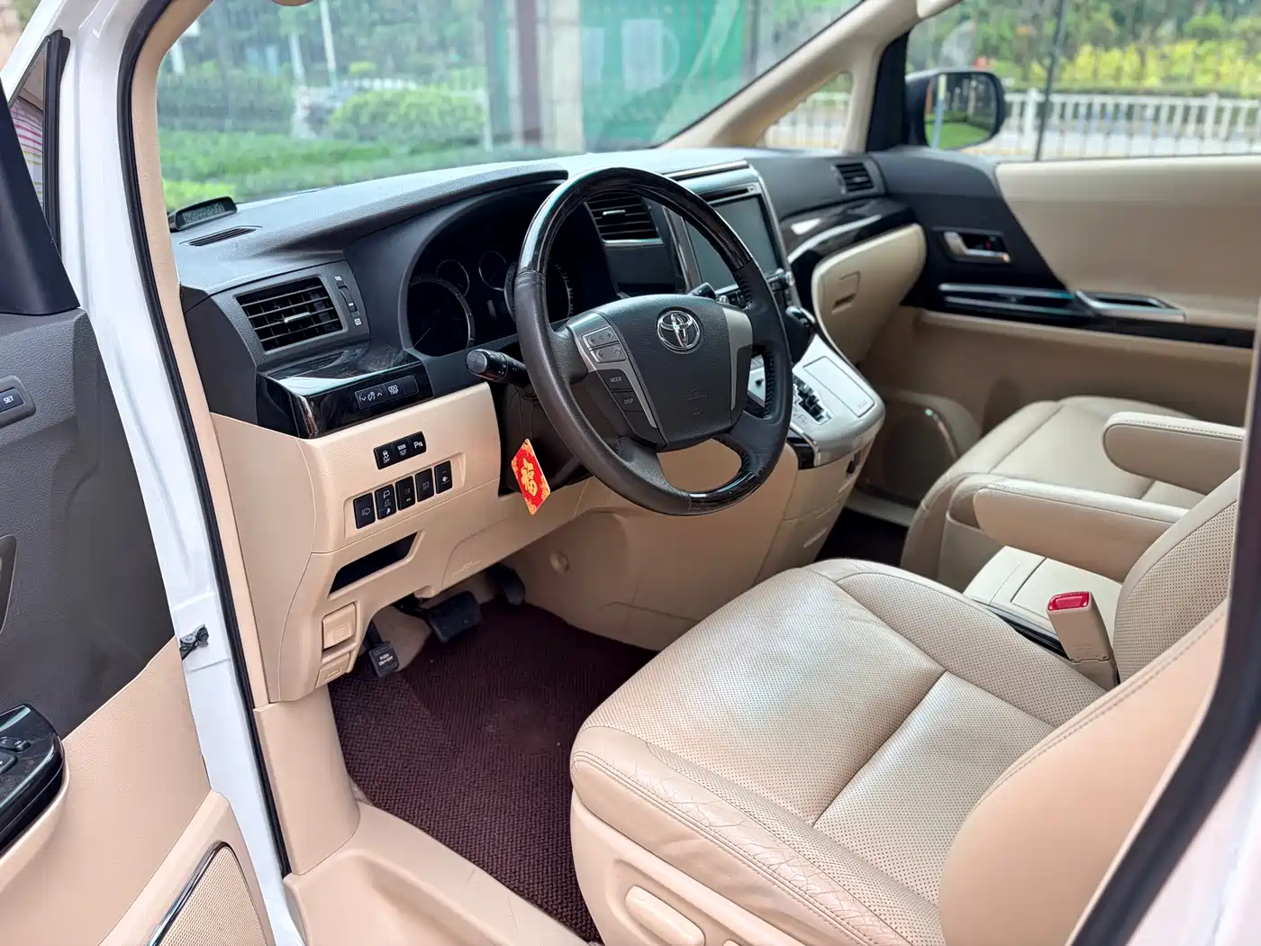 Toyota Alphard фото 5