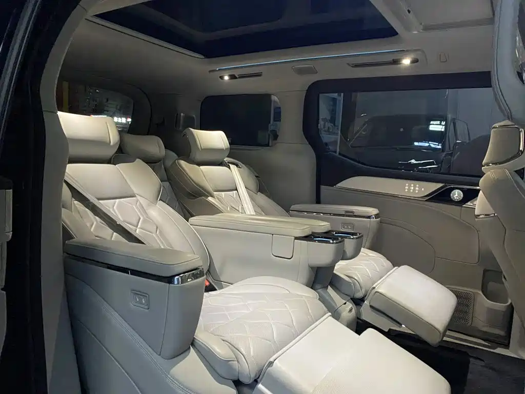 Volvo EM90 2024 2025 Ultra Six-Seater