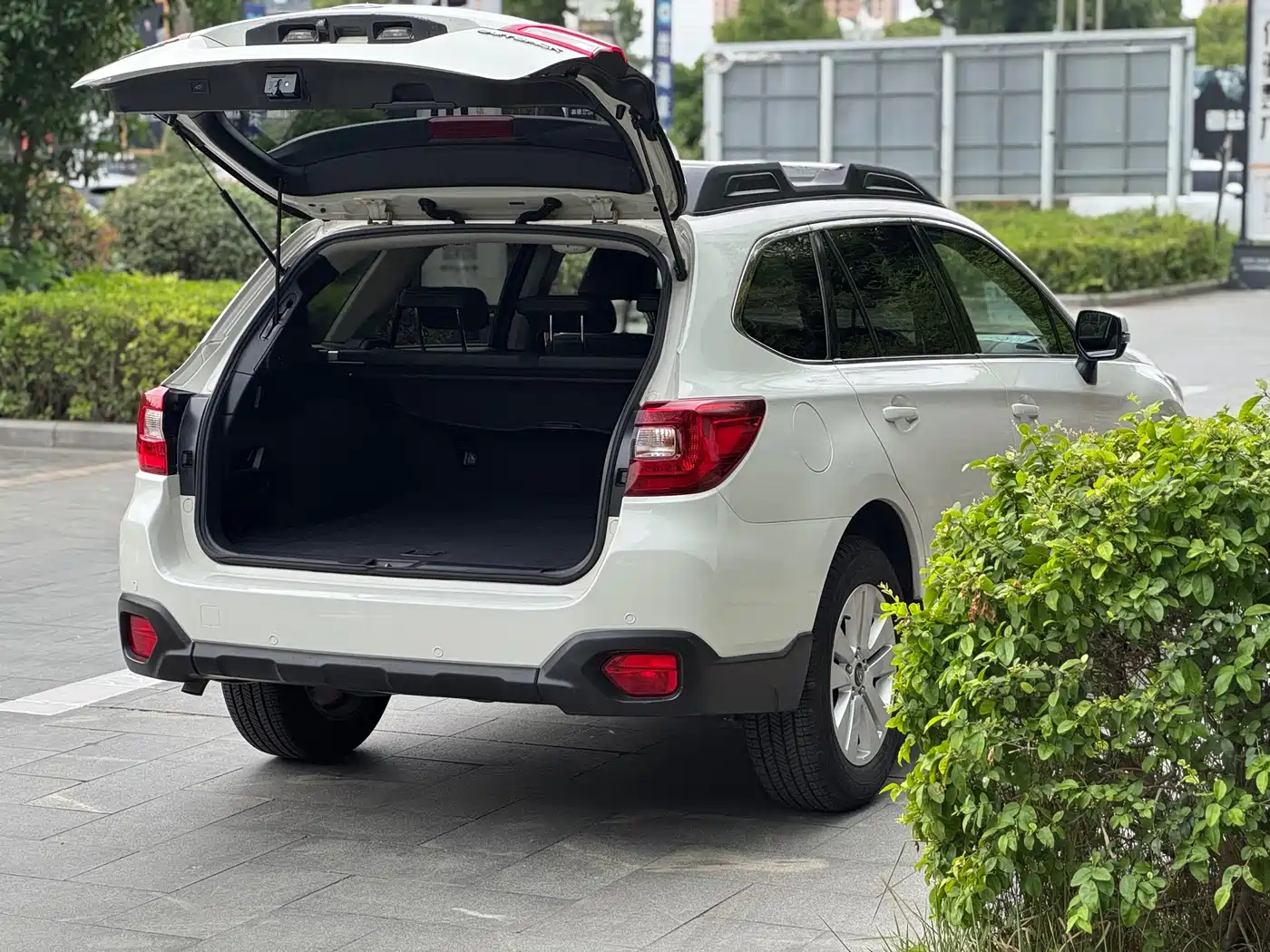 Subaru Outback 2015 2.5i Luxury Navigation Edition фото 4