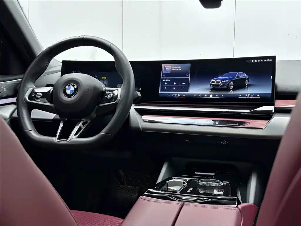BMW 5 Series 2024 530Li Leading M Sport Package фото 22