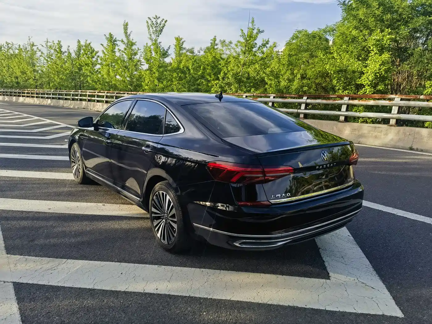 Volkswagen Passat 2020 Facelift 330TSI Luxury China VI фото 4