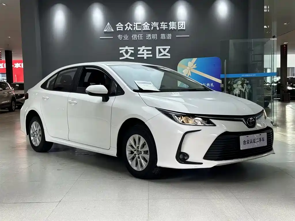 Фото 2 - Toyota Corolla