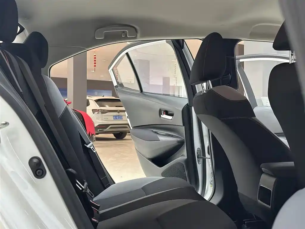 Фото 9 - Toyota Corolla