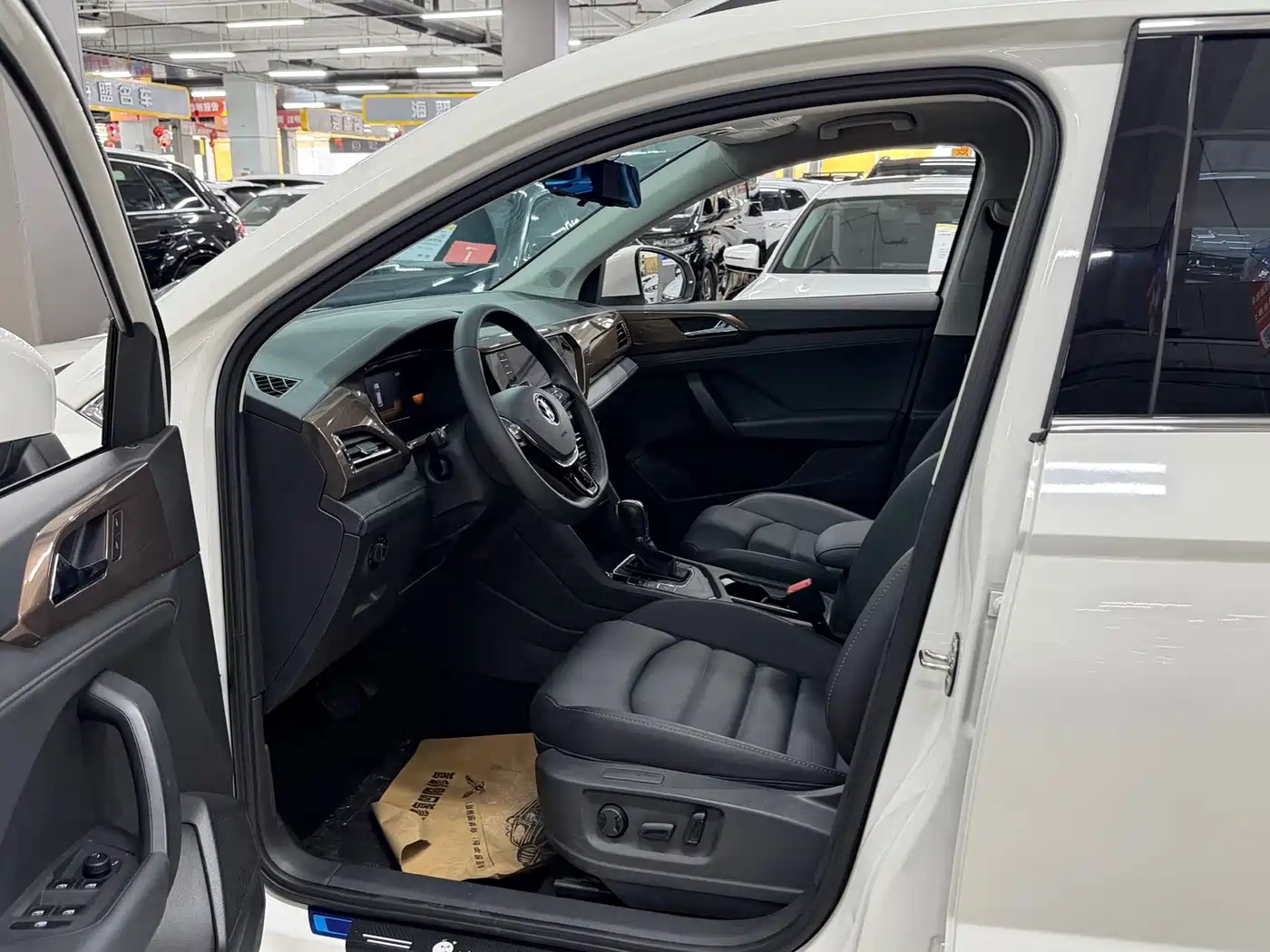 Volkswagen Tharu, миниатюра 10