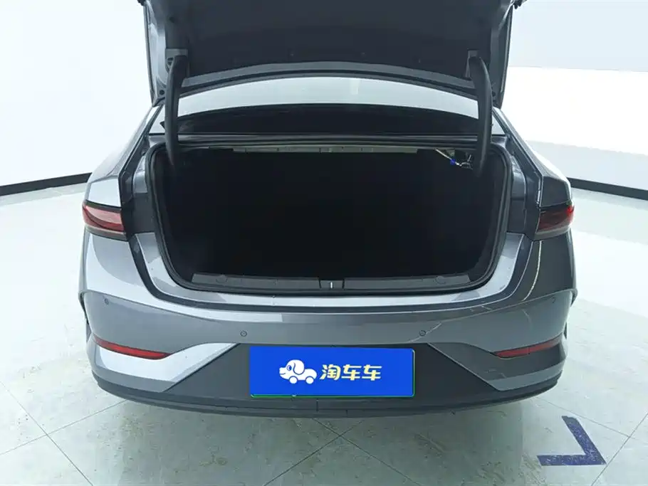 BYD Qin PLUS 2025 DM-i Smart Drive 55KM Leader фото 4