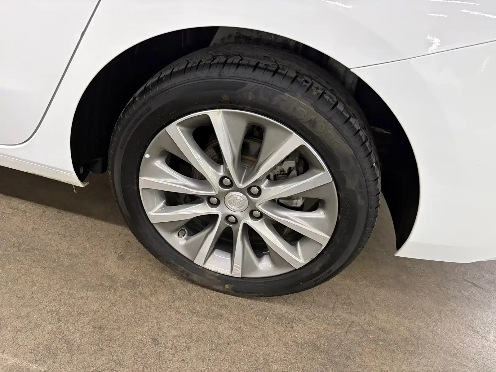 Фото 17 - Buick GL6