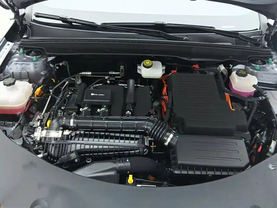 BYD Qin PLUS 2025 DM-i Smart Drive 55KM Leader фото 10