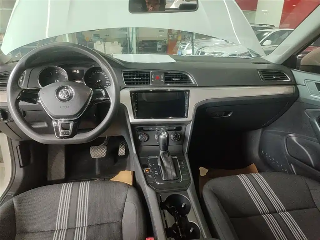 Volkswagen Lamando 2017 230TSI DSG Trend Edition фото 10