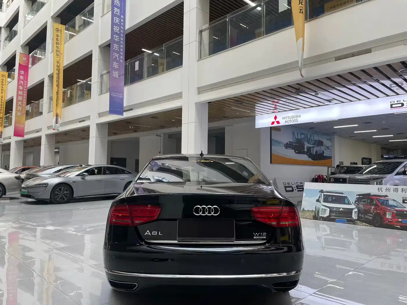 Audi A8 2012 A8L 6.3 FSI W12 quattro фото 3