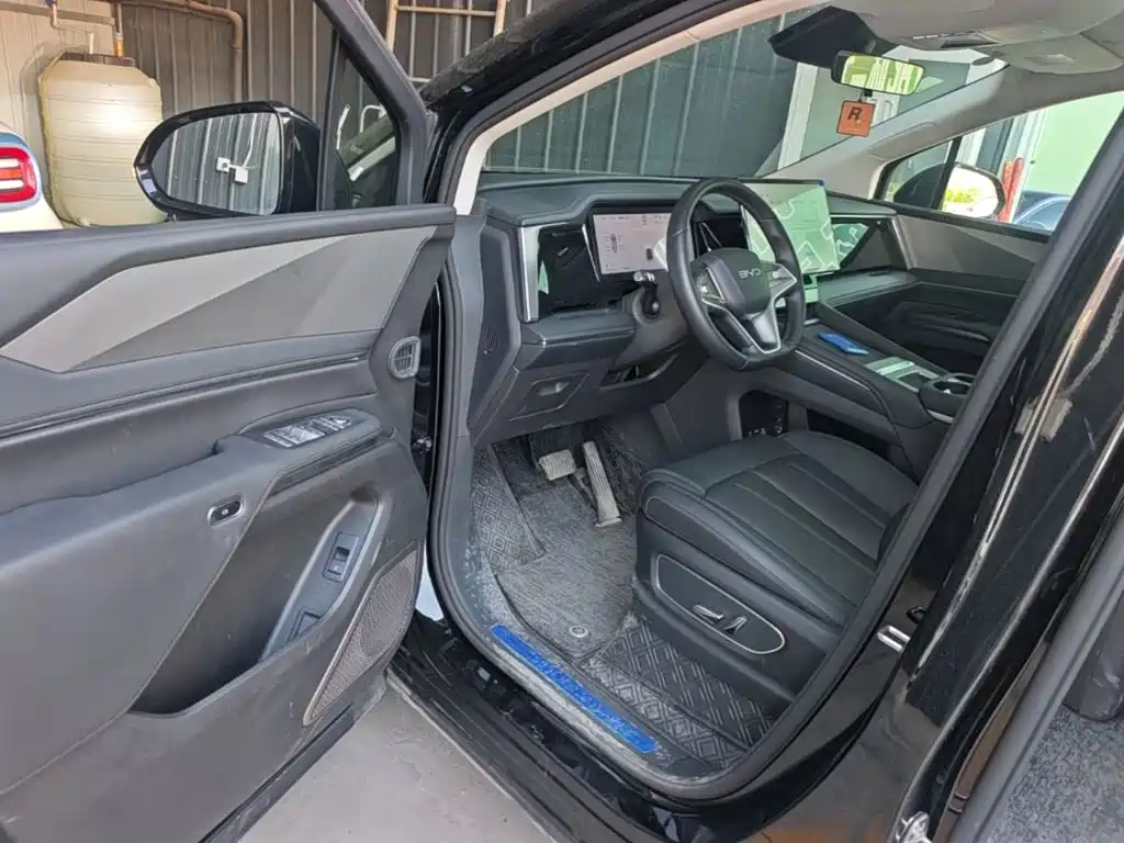 BYD M9 2025 2025 Model 1060 Pilot Edition