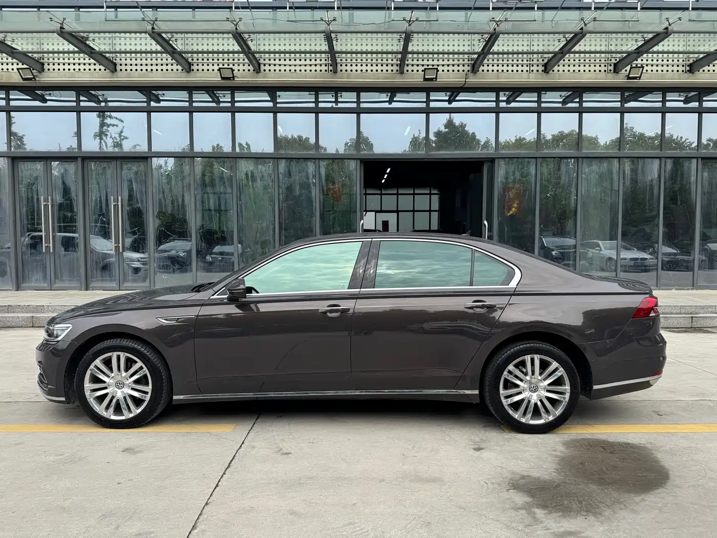 Volkswagen Phideon 2018 Facelift 380TSI FWD Flagship фото 4